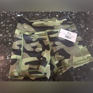 NEW Zyia Light n Tight Pocket Hustle Shorts - Medium